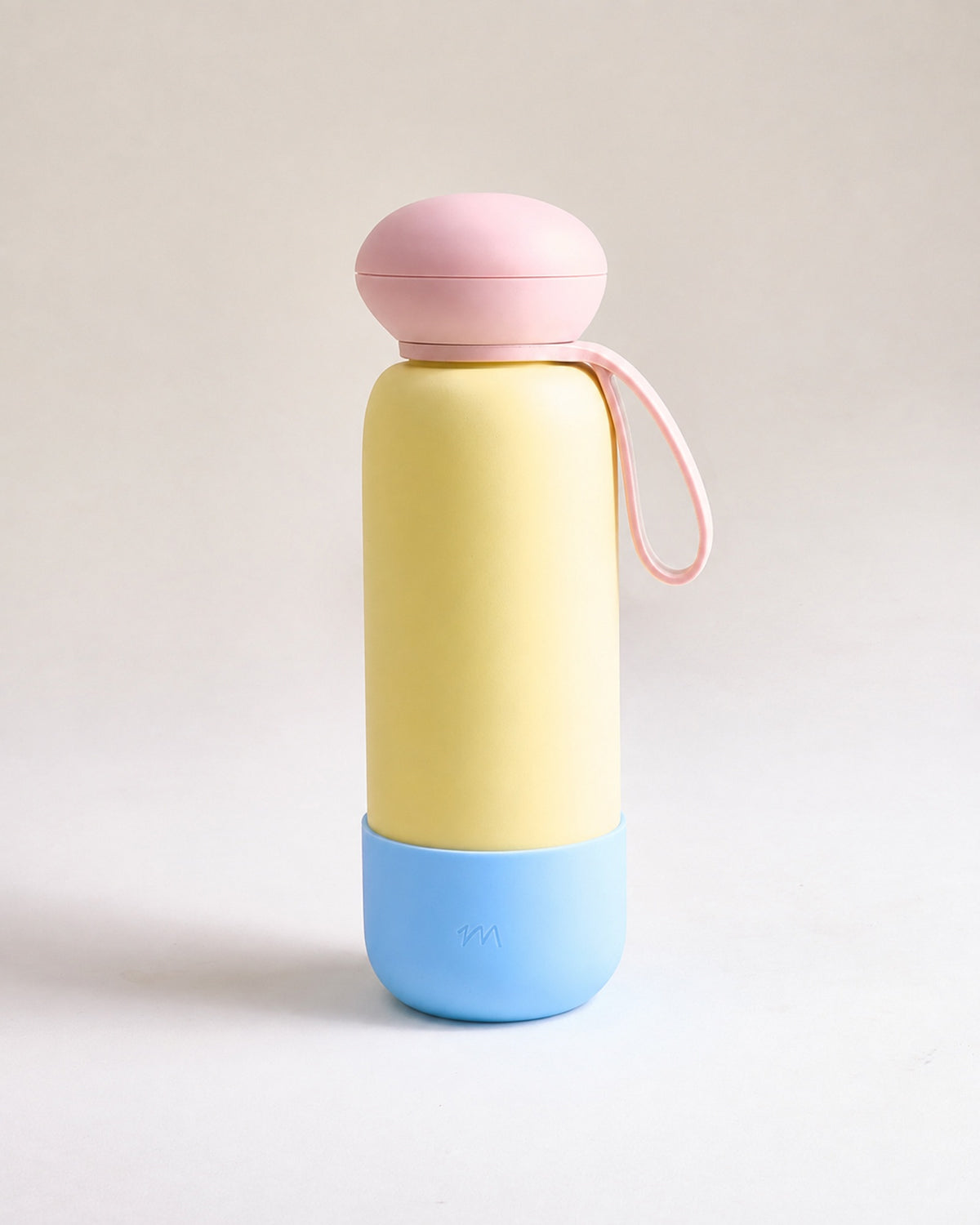 Lola - Bottle cap with a loop pink