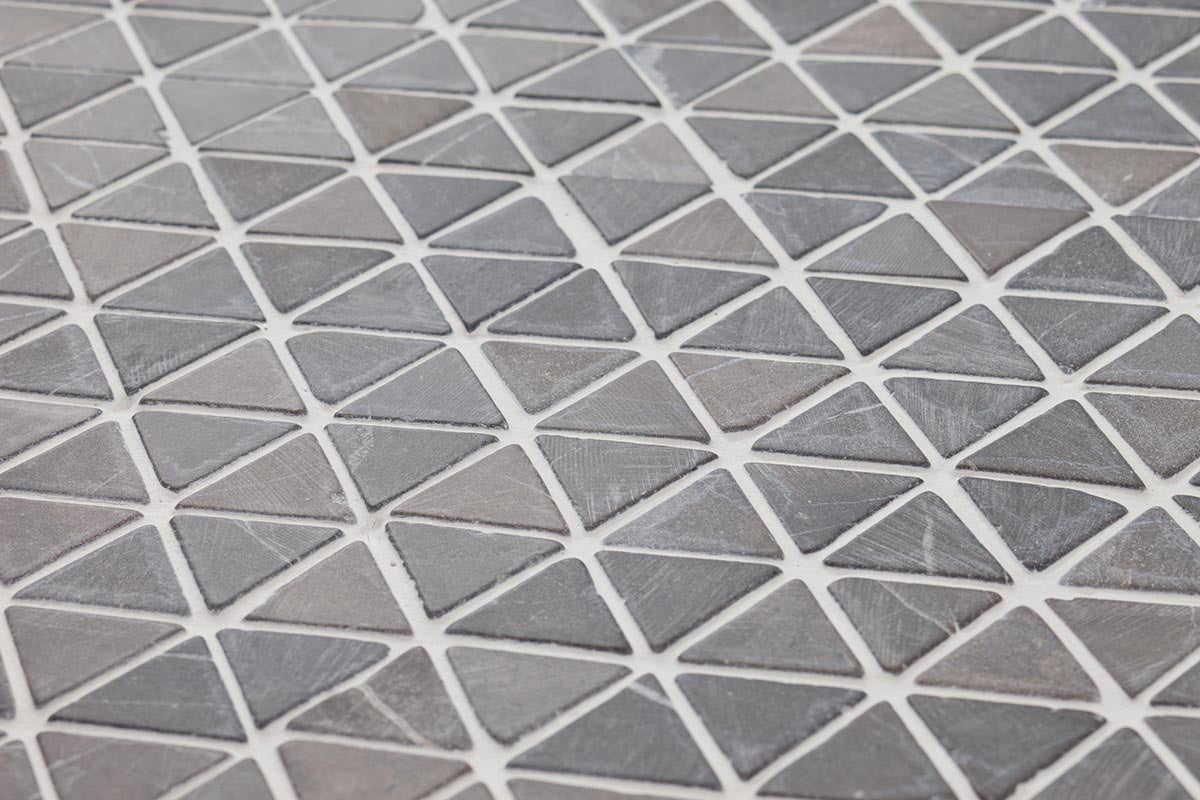 Naturstensmosaik Triangle Mini Grå 28x28x28 MM - tidlöst - KakelExpress
